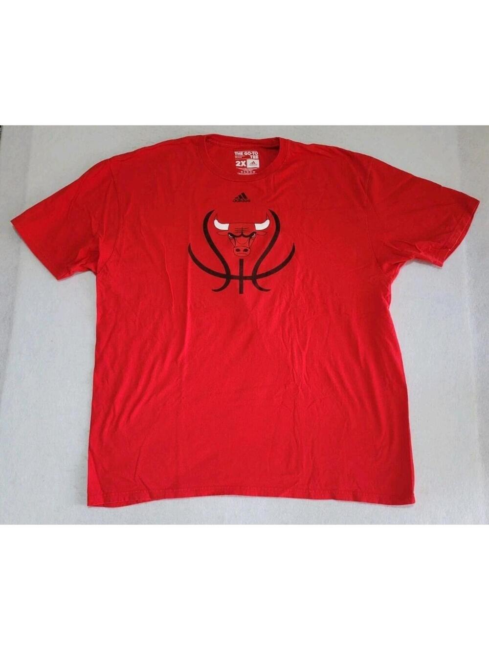 ADIDAS Go To Tee Mens 2XL Red Chicago Bulls Logo T Shirt